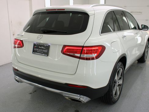 Used 2017 Mercedes-Benz GLC 300 w/ Premium 1 Package image 9