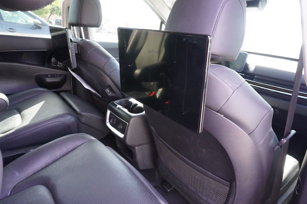 Used 2025 Kia Carnival SX Prestige FWD image 9