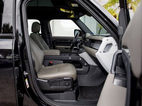 Used 2023 Land Rover Defender 110 S image 33