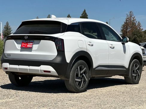 Used 2025 Nissan Kicks SV FWD image 3
