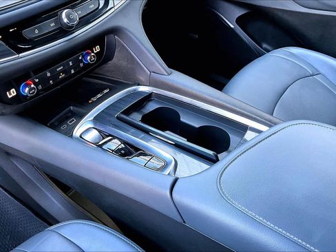 Used 2022 Buick Enclave Premium image 17