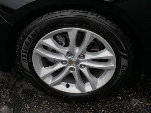 Used 2017 Chevrolet Malibu LT w/ Leather Package FWD image 15