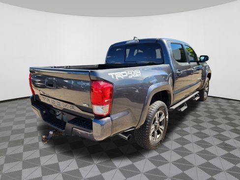 Used 2017 Toyota Tacoma TRD Sport w/ Tow Package (A/T) AWD/4WD image 4