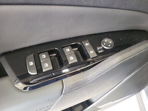 Used 2025 Kia Sportage EX FWD image 16
