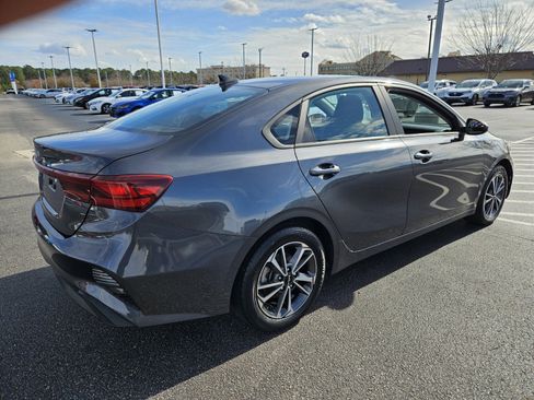 Used 2023 Kia Forte LXS image 7