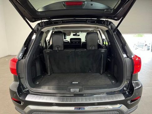 Used 2017 Nissan Pathfinder Platinum w/ Midnight Edition Package FWD image 16