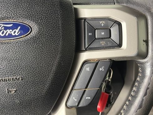 Used 2018 Ford F250 Lariat w/ Lariat Value Package AWD/4WD image 18