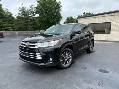 Used 2018 Toyota Highlander XLE AWD/4WD image 1