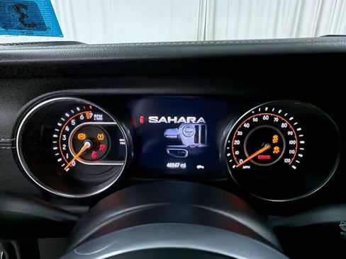 Used 2019 Jeep Wrangler Unlimited Sahara w/ Dual Top Group image 19