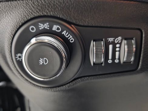 Used 2021 Jeep Compass Limited w/ Sun and Sound Group image 38