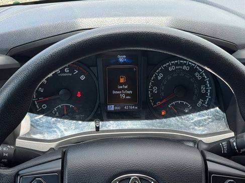 Used 2021 Toyota Tacoma SR AWD/4WD image 22