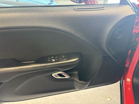 Used 2016 Dodge Challenger SXT RWD image 18