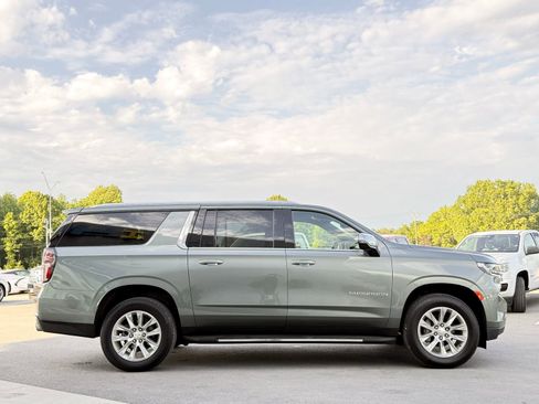 Used 2023 Chevrolet Suburban Premier RWD image 7