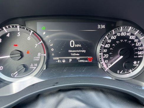 Used 2024 Toyota Highlander XLE image 16