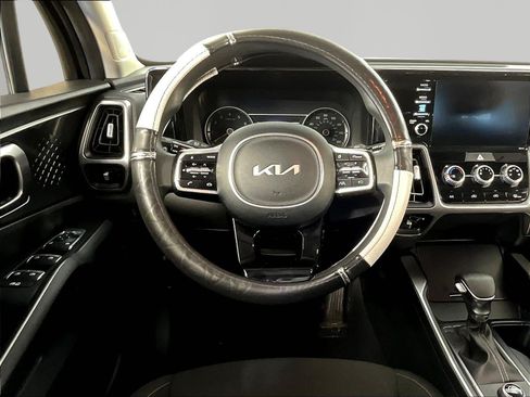 Certified 2023 Kia Sorento LX FWD image 8