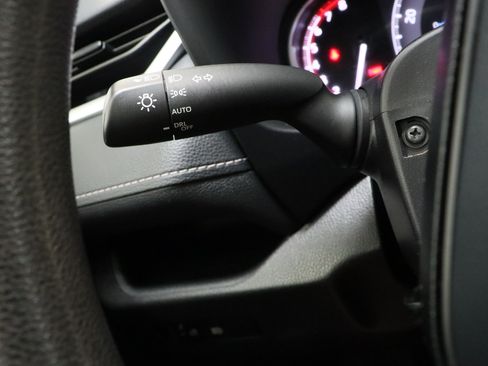 Used 2025 Toyota RAV4 XLE FWD image 25