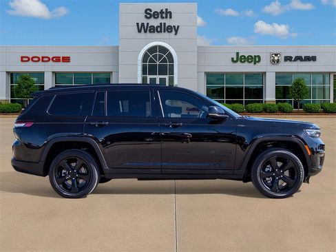 Used 2022 Jeep Grand Cherokee L Laredo image 8