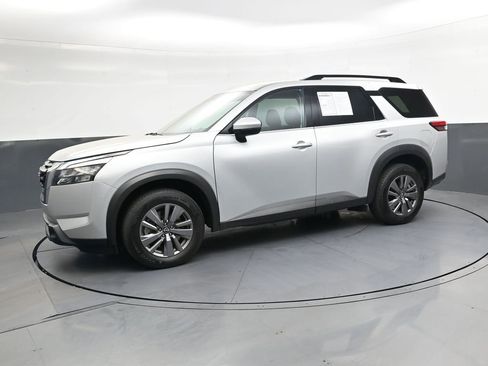 Used 2025 Nissan Pathfinder SV AWD/4WD image 9