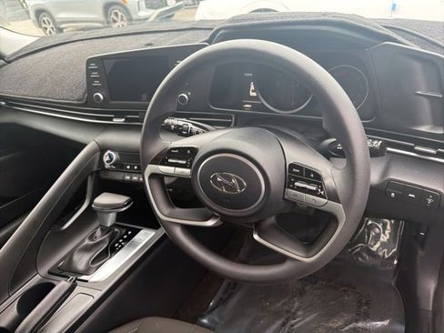 Used 2023 Hyundai Elantra SEL w/ Cargo Package image 6