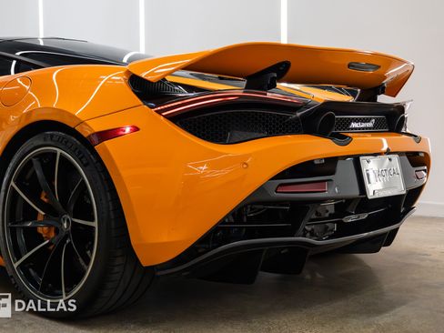 Used 2019 McLaren 720S Performance RWD image 9