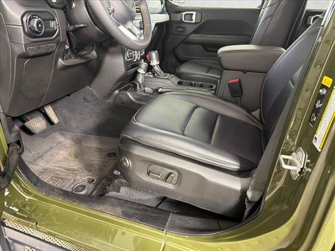 Used 2024 Jeep Wrangler Unlimited Sahara AWD/4WD image 9