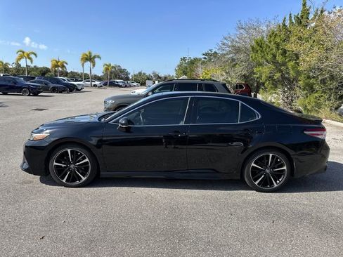 Used 2019 Toyota Camry XLE image 5