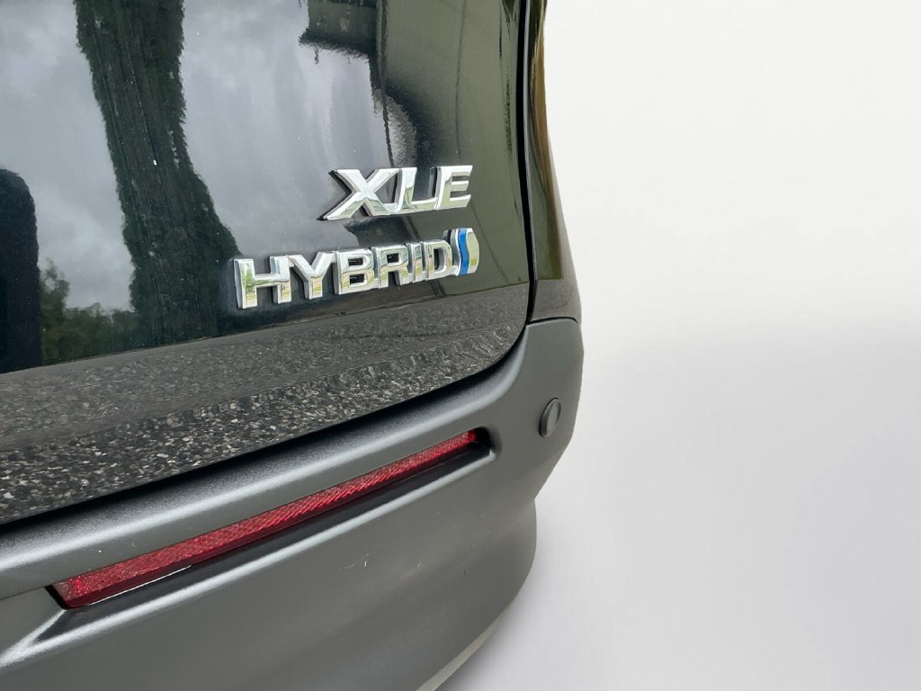 Used 2021 Toyota Sienna XLE w/ XLE Plus Package FWD image 23
