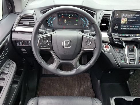 Used 2024 Honda Odyssey EX-L image 2