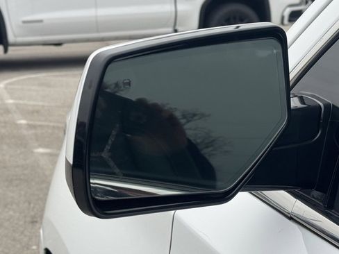 Used 2020 Chevrolet Suburban LT image 23