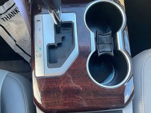 Used 2012 Toyota Camry XLE image 22