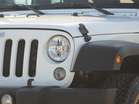 Used 2018 Jeep Wrangler Unlimited Sport S image 4