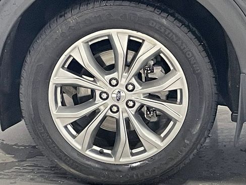 Used 2021 Ford Explorer XLT w/ Equipment Group 202A AWD/4WD image 17