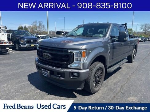 Used 2022 Ford F350 XLT w/ Black Appearance Package image 3