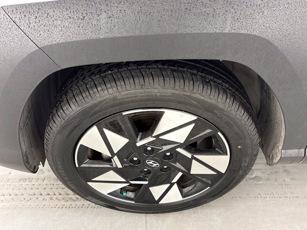 Used 2025 Hyundai Kona SEL FWD image 11