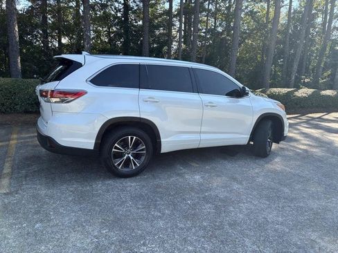 Used 2016 Toyota Highlander XLE FWD image 5