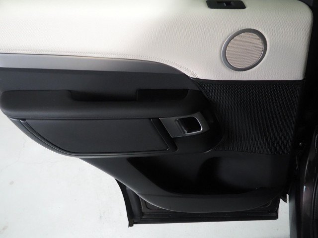 Used 2024 Land Rover Discovery Dynamic SE AWD/4WD image 71