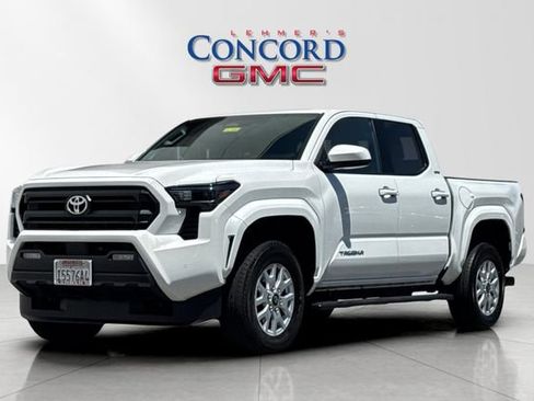 Used 2024 Toyota Tacoma SR5 w/ SR5 Upgrade Package AWD/4WD image 8