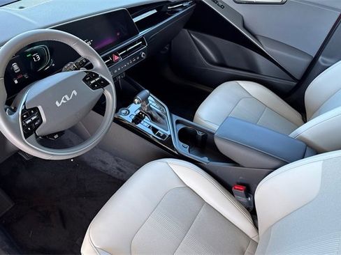 New 2025 Kia Niro EX image 11