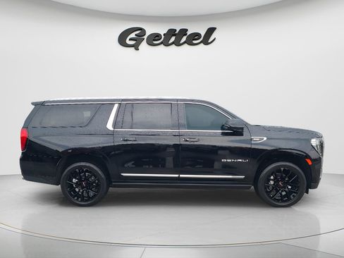 Used 2023 GMC Yukon XL Denali w/ Denali Reserve Package AWD/4WD image 4