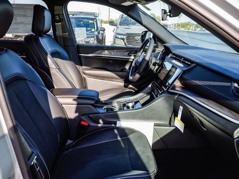 New 2026 Jeep Grand Cherokee Altitude RWD image 21