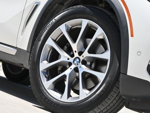 Used 2019 BMW X5 xDrive40i w/ Executive Package AWD/4WD image 11