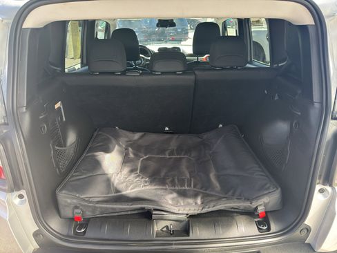 Used 2018 Jeep Renegade Trailhawk w/ Cold Weather Group II AWD/4WD image 13