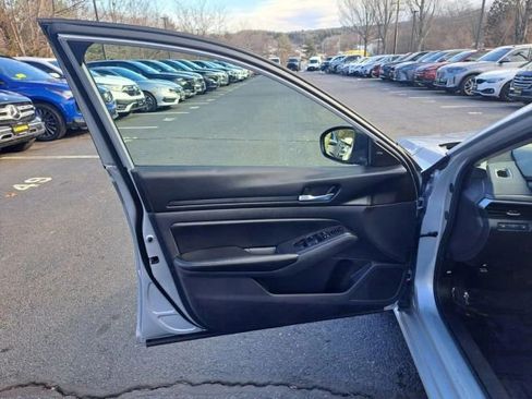 Used 2024 Nissan Altima 2.5 SV FWD image 7