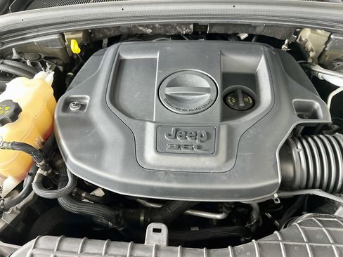 Used 2022 Jeep Grand Cherokee Overland w/ Luxury Tech Group IV RWD image 34