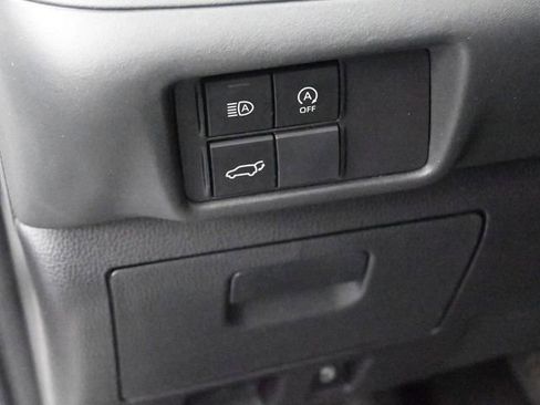 Used 2023 Toyota Highlander XLE FWD image 28