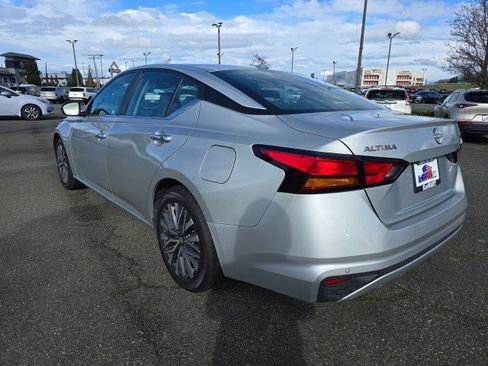 Used 2023 Nissan Altima 2.5 SV image 5