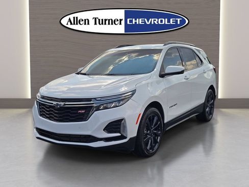 Used 2022 Chevrolet Equinox RS w/ Infotainment Package FWD image 3