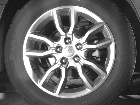 Used 2024 GMC Terrain SLT AWD/4WD image 15