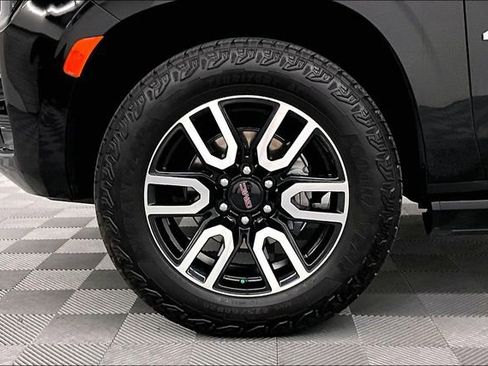 Used 2023 GMC Yukon AT4 w/ Technology Package AWD/4WD image 9