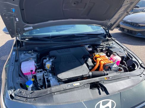 Used 2025 Hyundai Elantra Limited image 35